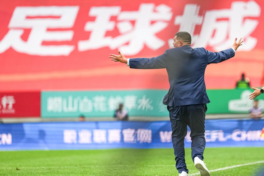 维罗纳主场惜败佛罗伦萨 法乔利一球定胜负 苏斯洛夫与古德蒙德松双双染红